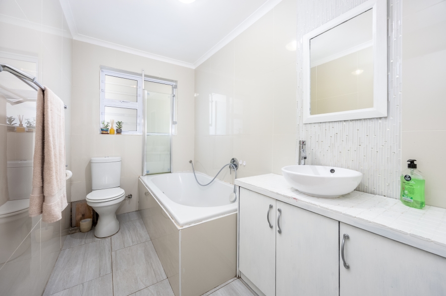 4 Bedroom Property for Sale in Wellway Park Western Cape
